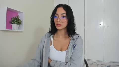 Camila online show from 02.10.25