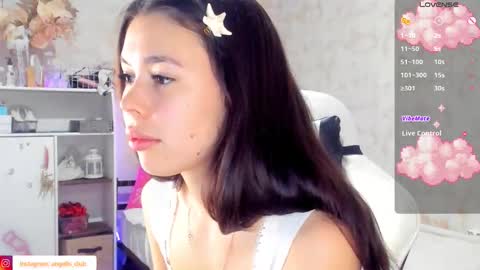 Snapshot of asian_angell chatting on 10.29.25 adeline online show from 10.29.25