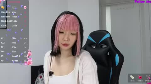 Snapshot of asian_euphoria chatting on 02.23.25 Dju online show from 02.23.25