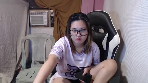 Snapshot of asian_honey69 chatting on 09.17.25 bb girl online show from 09.17.25