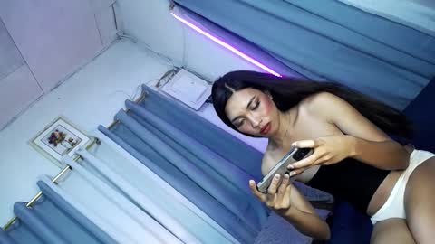 Snapshot of asian_luci chatting on 01.04.25 LUCI BABE online show from 01.04.25