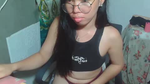 Snapshot of asian_rhean chatting on 01.12.25 Rhean online show from 01.12.25