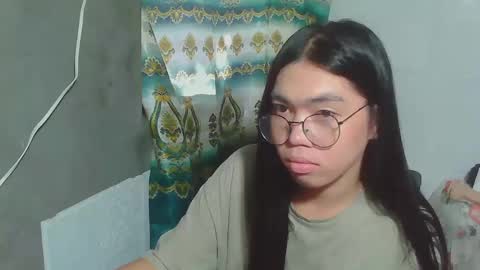 Snapshot of asian_rhean chatting on 01.17.25 Rhean online show from 01.17.25