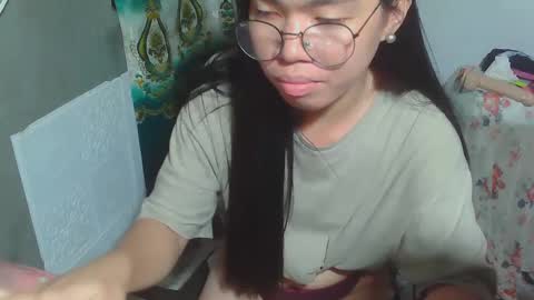 Snapshot of asian_rhean chatting on 01.17.25 Rhean online show from 01.17.25