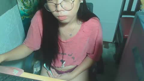 Snapshot of asian_rhean chatting on 02.14.25 Rhean online show from 02.14.25