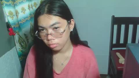 Snapshot of asian_rhean chatting on 02.15.25 Rhean online show from 02.15.25