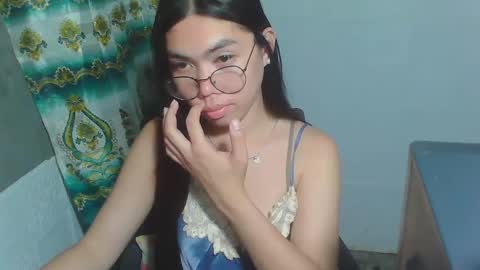 Snapshot of asian_rhean chatting on 02.19.25 Rhean online show from 02.19.25
