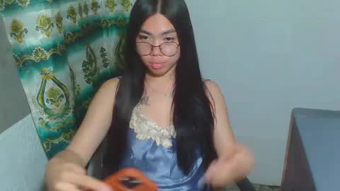 Snapshot of asian_rhean chatting on 02.19.25 Rhean online show from 02.19.25