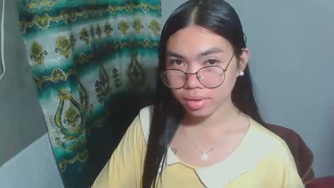 Snapshot of asian_rhean chatting on 02.21.25 Rhean online show from 02.21.25