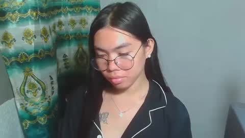 Snapshot of asian_rhean chatting on 02.22.25 Rhean online show from 02.22.25