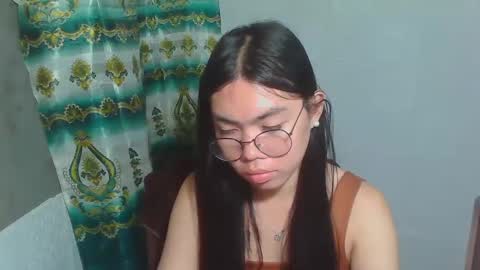 Snapshot of asian_rhean chatting on 02.23.25 Rhean online show from 02.23.25