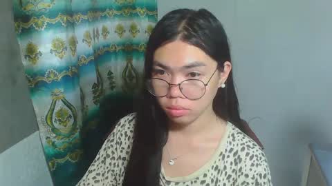 Snapshot of asian_rhean chatting on 02.26.25 Rhean online show from 02.26.25