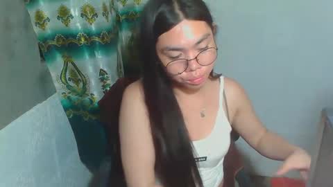 Snapshot of asian_rhean chatting on 02.26.25 Rhean online show from 02.26.25