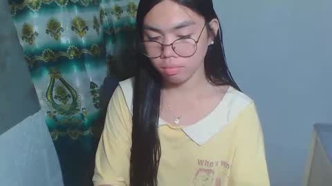 Snapshot of asian_rhean chatting on 02.28.25 Rhean online show from 02.28.25