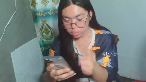Snapshot of asian_rhean chatting on 03.06.25 Rhean online show from 03.06.25