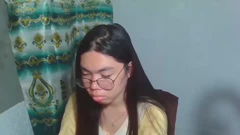 Snapshot of asian_rhean chatting on 03.07.25 Rhean online show from 03.07.25