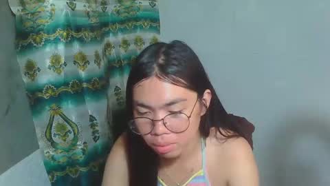 Snapshot of asian_rhean chatting on 03.07.25 Rhean online show from 03.07.25