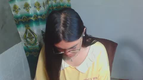 Snapshot of asian_rhean chatting on 03.12.25 Rhean online show from 03.12.25