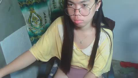 Snapshot of asian_rhean chatting on 03.12.25 Rhean online show from 03.12.25