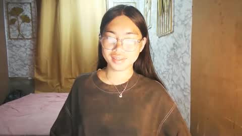 Snapshot of asian_rhean chatting on 09.14.25 Rhean online show from 09.14.25