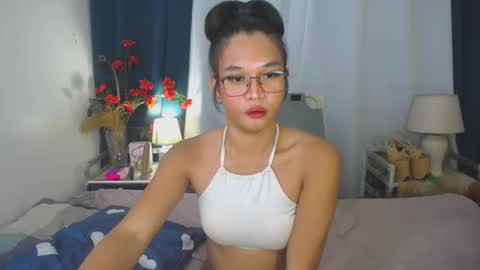 Snapshot of asian_rheian chatting on 02.28.25 rheian online show from 02.28.25