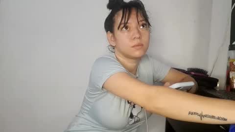 Snapshot of asian_sweet_damara chatting on 10.13.25 Damara Roland online show from 10.13.25