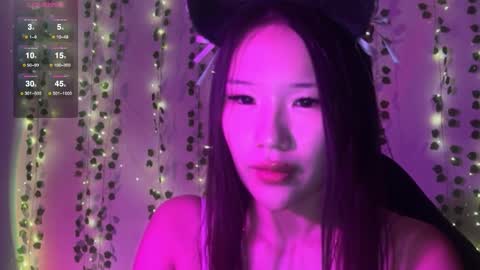 Snapshot of asian_vi chatting on 10.25.25 My name Vi online show from 10.25.25