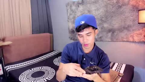 asiancum_peter online show from 10.12.25