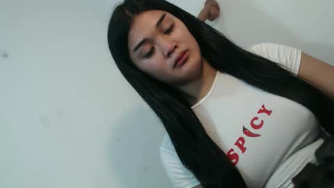 Snapshot of asiangirl_rhian chatting on 09.11.25 goddes rhian online show from 09.11.25