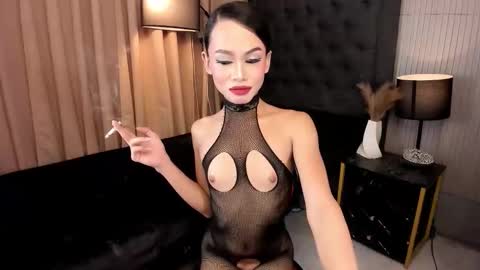 Snapshot of asianpetitehugecock chatting on 10.13.25 AGATHA online show from 10.13.25