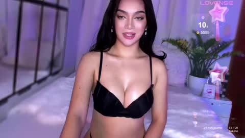 Miss Nia online show from 12.25.24