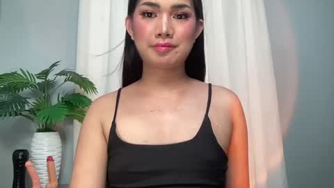 Snapshot of asiansweet_lily chatting on 06.26.26 Lily online show from 06.26.26