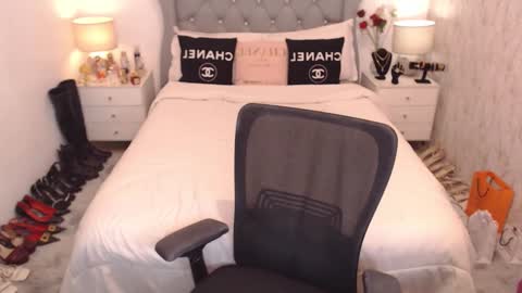 Kylie online show from 01.10.25