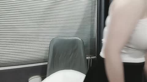 Snapshot of asiasweety chatting on 10.19.25 SoHye online show from 10.19.25