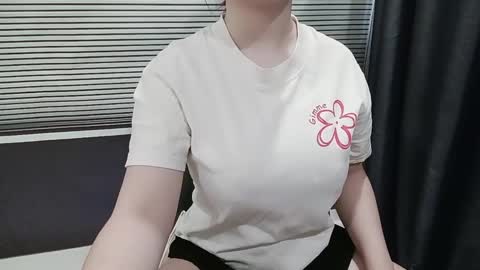 Snapshot of asiasweety chatting on 10.21.25 SoHye online show from 10.21.25