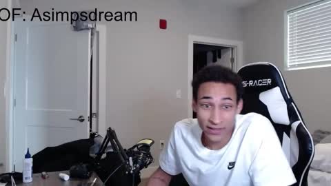 Snapshot of asimpsdream chatting on 04.25.26 asimpsdream online show from 04.25.26