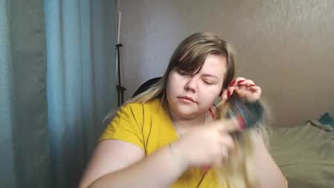 Snapshot of asmitkeyn chatting on 10.29.25 AsmiTKeyn online show from 10.29.25