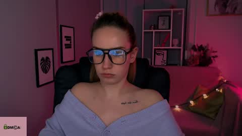 Snapshot of asol_muah chatting on 01.09.25 Asol online show from 01.09.25