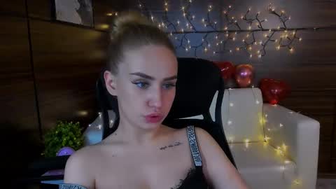 Snapshot of asol_muah chatting on 03.04.25 Asol online show from 03.04.25