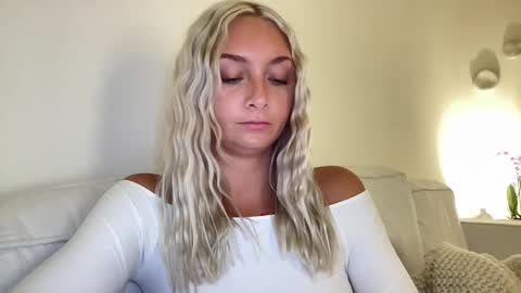 Snapshot of aspenaries chatting on 03.04.25 Aspen Aries online show from 03.04.25