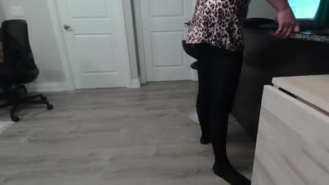 Snapshot of assloveman25 chatting on 12.17.24 Linda online show from 12.17.24