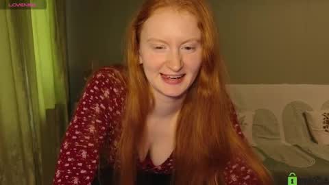 Snapshot of astoria_ross_ chatting on 05.27.26 Astoria online show from 05.27.26