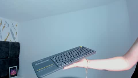 astrid_velle online show from 11.23.25