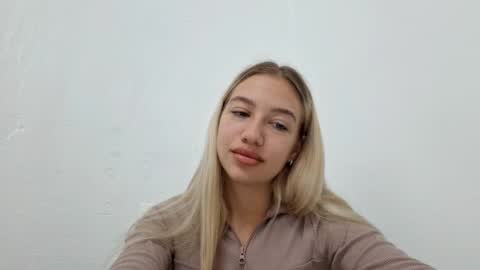 Snapshot of asuncionedgeman chatting on 10.19.25 Diana online show from 10.19.25