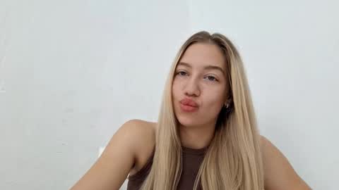Snapshot of asuncionedgeman chatting on 10.25.25 Diana online show from 10.25.25