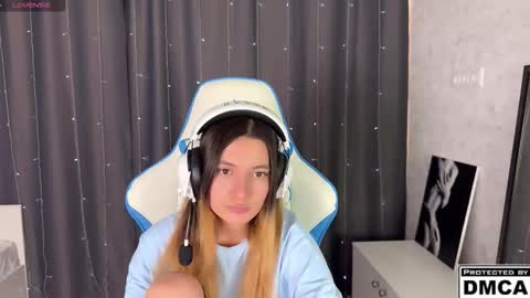 Snapshot of asya_foxy chatting on 09.18.25 Asya online show from 09.18.25