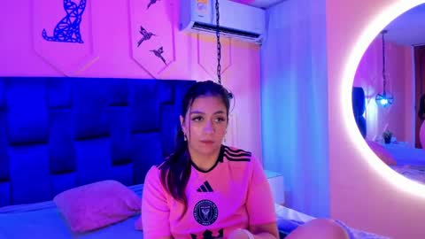 Snapshot of atenea_cute21 chatting on 01.04.25 Athenea online show from 01.04.25
