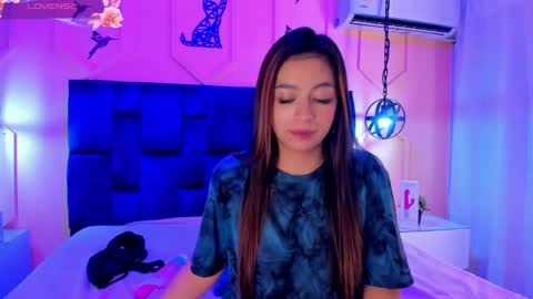 Snapshot of atenea_cute21 chatting on 01.09.25 Athenea online show from 01.09.25