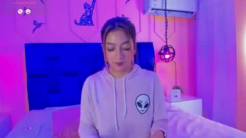 Snapshot of atenea_cute21 chatting on 02.08.25 Athenea online show from 02.08.25