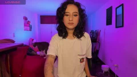 Snapshot of atenea_dragon__ chatting on 10.18.25 Atenea online show from 10.18.25